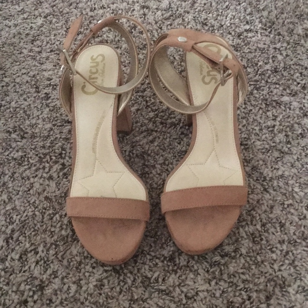 Block heel sandal